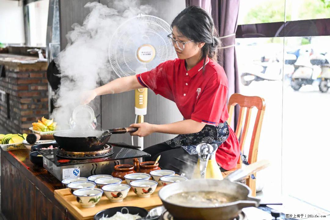 全网追的“扁担女孩”，找了一份暑假工，时薪12元 - 大同生活资讯 - 大同28生活网 dt.28life.com